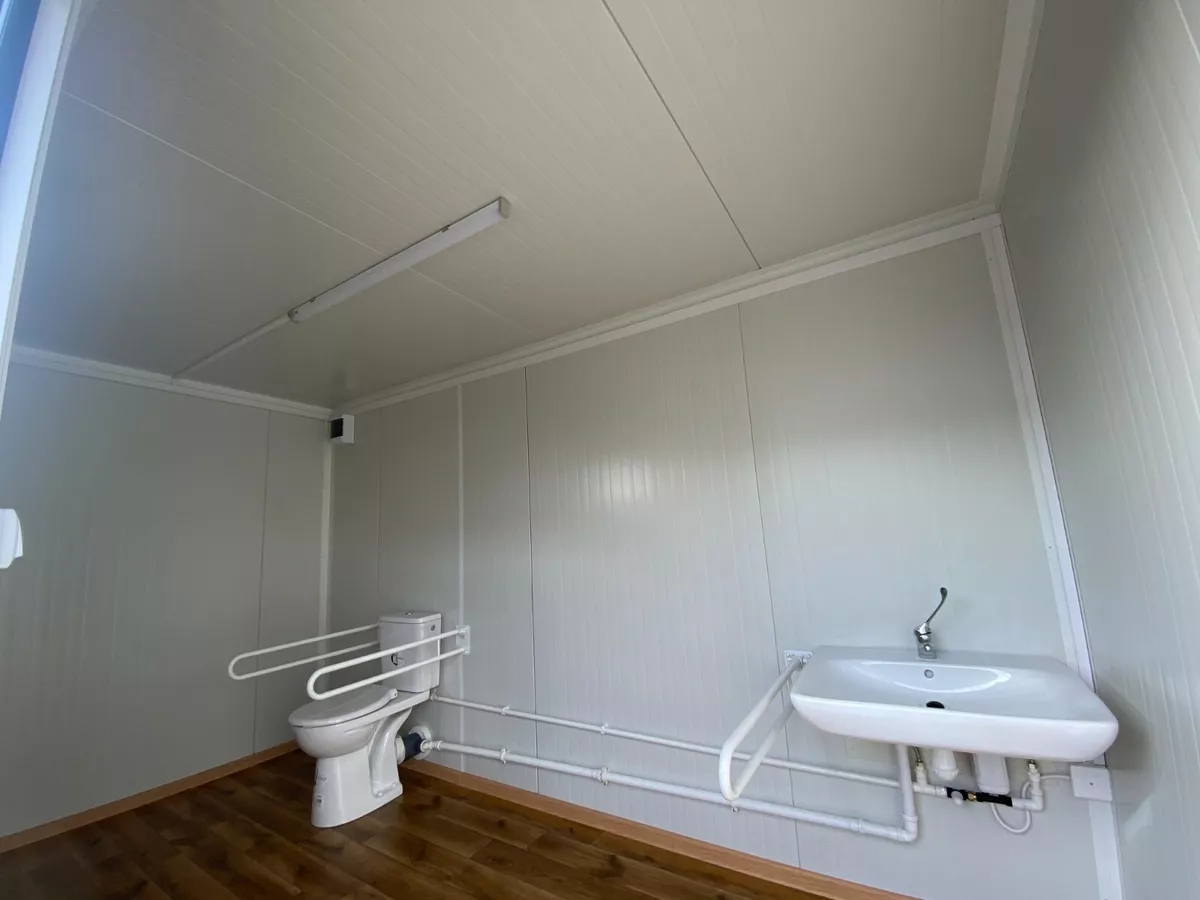 Contentor sanitário para pessoas com mobilidade reduzida – WC com rampa - Image 5